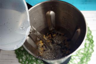 加入1300毫升清水。