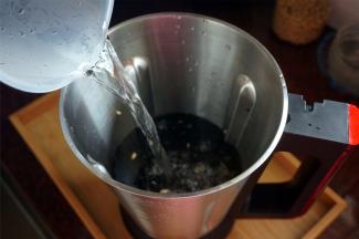 加入清水1000毫升。