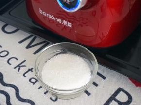 程序结束后加入砂糖，再用搅打程序搅打30秒。