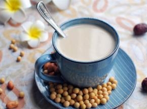 将豆浆滤出即可饮用。