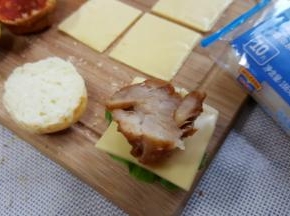 再加适量的鸡腿肉。