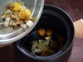 启动预约功能，选择煲汤2小时，预约时间选择3小时点击确认。