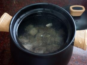 现在是上午11:00，需要汤水16:00完成，预约3个小时后开始烹饪，所以实际烹饪时间是下午14:00~16:00，程序自动执行，无需看管。