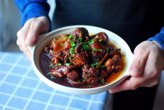 程序结束后，将食材拌均匀，装盘即可。