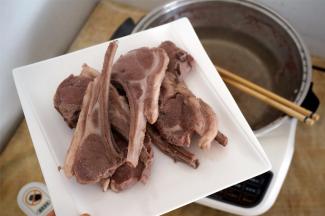 捞起，洗净血沫。