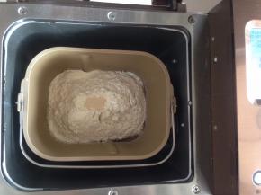 加入面粉和酵母