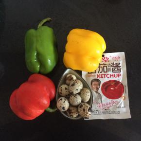 准备食材：鹌鹑蛋、 彩椒适量、番茄酱