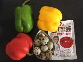 准备食材：鹌鹑蛋、 彩椒适量、番茄酱