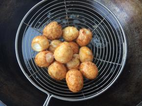 小火炸出虎皮捞出