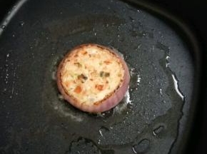 小火煎至两面金黄