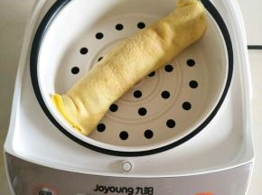 放入已开的锅中，蒸个十分钟。