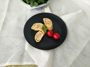 取出来切段，配上自己喜欢的酱料都可以。