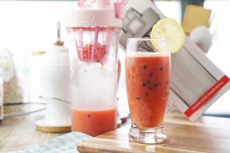 这样子一份百香果西瓜汁就完成了。