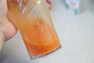 摇至食材融合成汁。