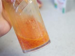 摇至食材融合成汁。