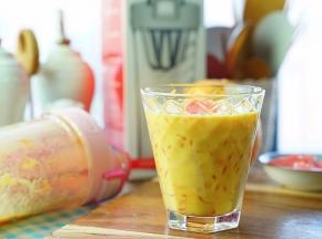 最后吃的时候还可以在表面再用少许的西柚肉点缀一下。