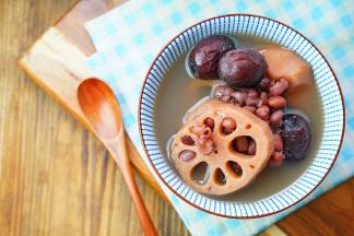 这样子一份双红莲藕汤就完成了。