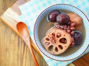 这样子一份双红莲藕汤就完成了。