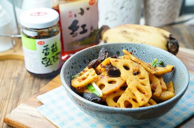 莲藕木耳小炒