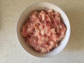 猪肉剁成肉末