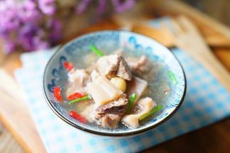 这样子一份鲜美的排骨莲藕汤就完成了。