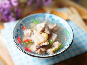 这样子一份鲜美的排骨莲藕汤就完成了。