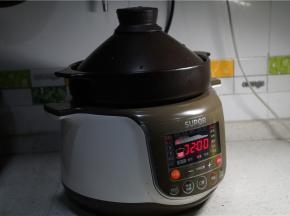 选择煲汤烹饪模式进行煮制。