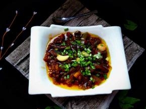 茄子具有抗氧化的作用。爱美的你要常吃哟