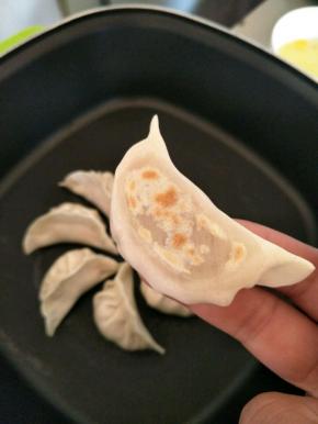 小火煎至底部微黄