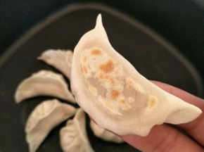 小火煎至底部微黄