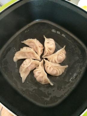 盖上盖上，闷煮至水份干