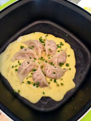 快凝固时撒上葱花