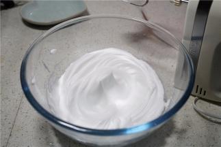 打至蛋白倒扣不流。