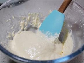 拌至无干粉状即可。