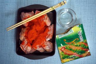 加入35克腌料，35克清水，搅拌均匀。