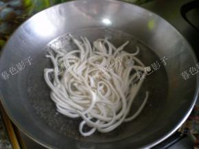 开水下锅煮，水一定要多些