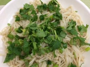 再放上香菜