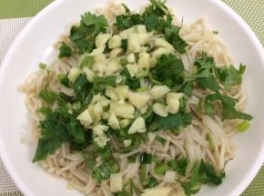  在将大蒜放上