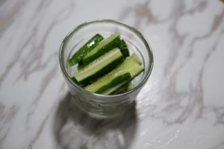 放入一夜渍的重石玻璃罐