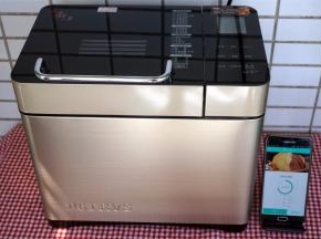 打开阿里智能APP，可以随时随地查看面包机的工作情况。