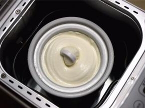 程序结束后，冰淇淋变得蓬松涨大，勺出即可品尝。