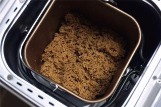 程序结束后查看桶内肉松情况，试吃，根据个人口味看是否需要延长烘炒时间。