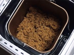 程序结束后查看桶内肉松情况，试吃，根据个人口味看是否需要延长烘炒时间。