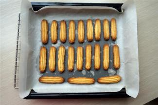 出炉后转移到冷却架上冷却。