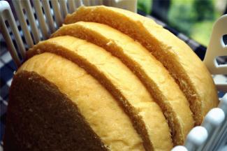 我选择的是浅色，所以面包顶部偏白，但是薄皮。