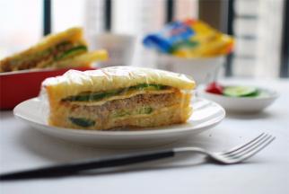 用保鲜膜包好，就可以带走上班咯。