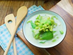 这样子一份青豆丝瓜汤就完成了。