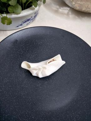 左右两边各折出3个褶子，