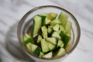 搅拌均匀后放入已经切好的辣椒