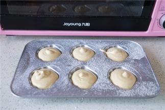 再挤在蓝带贝壳模里面八分满就好。